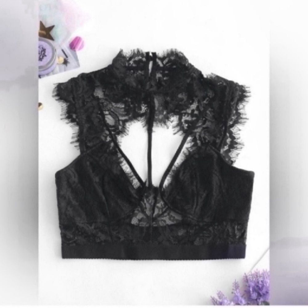 Neck Lace Strappy Crop Top Size Small